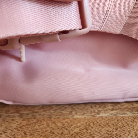 NWT Lululemon Everywhere Belt Bag Pink - Picture 5 of 6